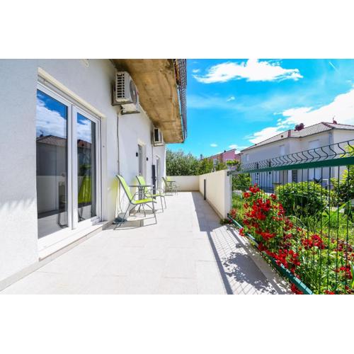 Apartments Tomo - 3km from Split airport