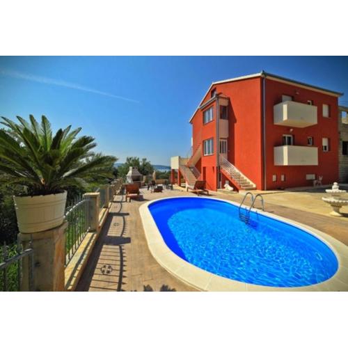 Apartments Tomy 2