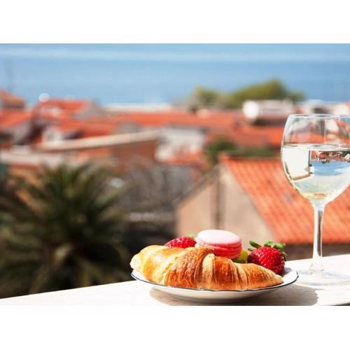 Apartments Villa Angela - Two Bedroom Apartment with Terrace and Sea View Snje na
