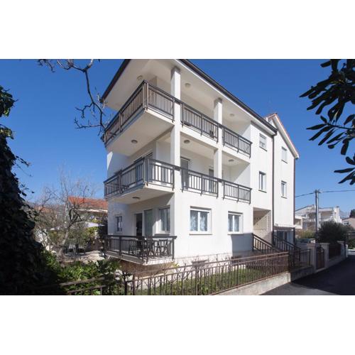 Apartments Villa JaPeRi