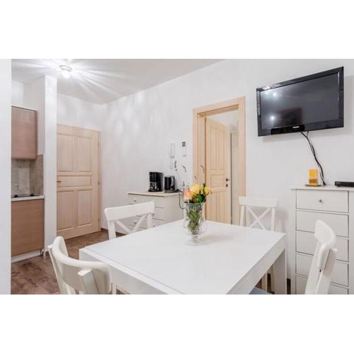 Apartments Villa Kameja - One Bedroom Apartment with Balcony and Nature Reserve View Zeleni