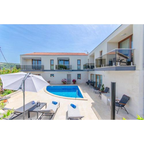 Apartments Villa LA