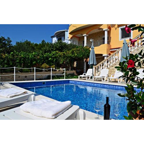 Apartments Villa RA