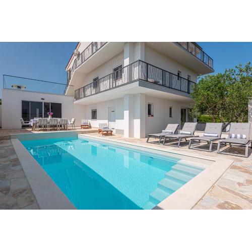 Apartments Villa Radelj