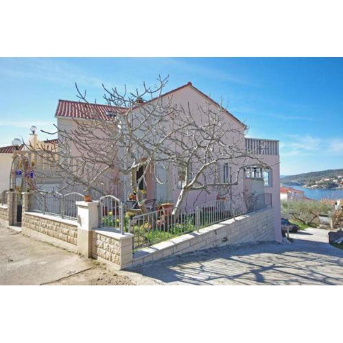 Apartments Villa Rose - Economy Studio with Sea View and shared Terrace A3 crveni