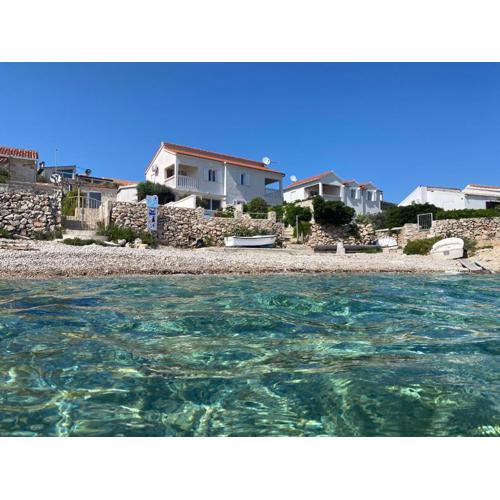 APARTMENTS VIS BY THE SEA