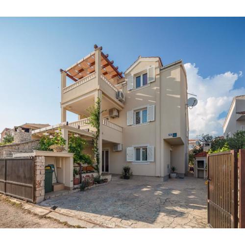 Apartments Vucica, Sevid
