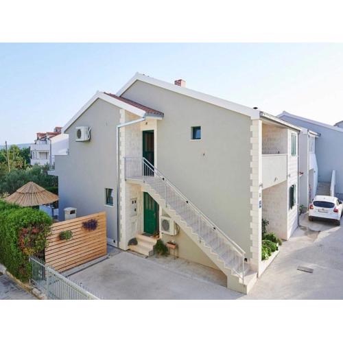 Apartments Vujina - Comfort Studio Apartment with Terrace 3 Luka