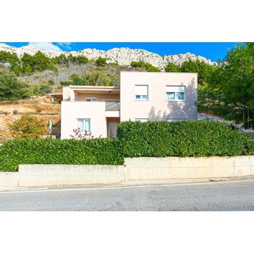 Apartments with a parking space Brela, Makarska - 20221