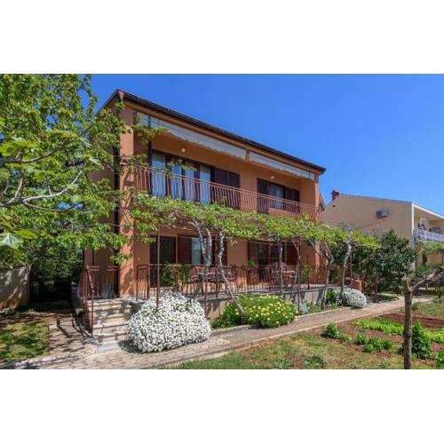 Apartments with a parking space Fazana - 20822