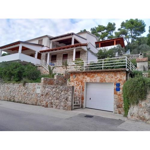 Apartments with a parking space Jelsa, Hvar - 22211