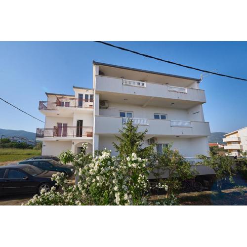 Apartments with a parking space Kastel Stafilic, Kastela - 23905