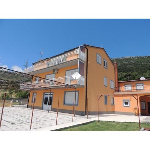 Apartments with a parking space Kastel Stari, Kastela - 12104