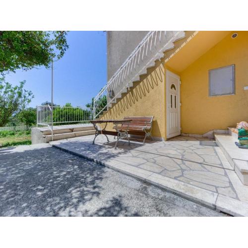 Apartments with a parking space Kastel Stari, Kastela - 22588