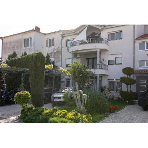 Apartments with a parking space Kastel Stari, Kastela - 23116