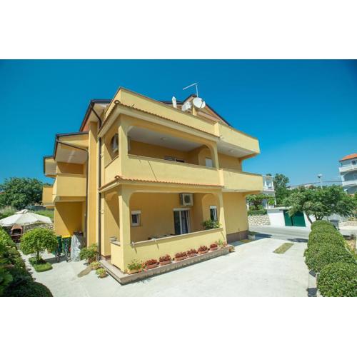 Apartments with a parking space Lopar, Rab - 23156