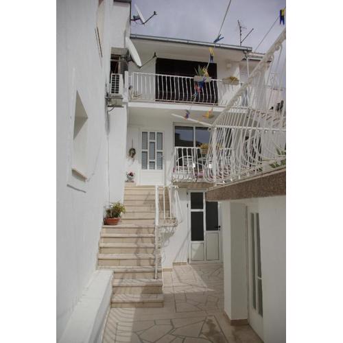 Apartments with a parking space Makarska - 12063