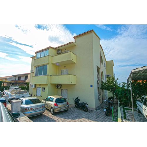 Apartments with a parking space Makarska - 19992