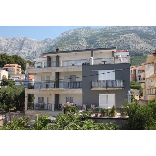 Apartments with a parking space Makarska - 21911