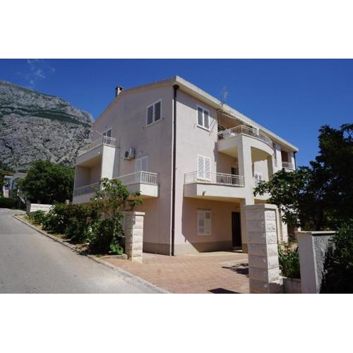 Apartments with a parking space Makarska - 22758