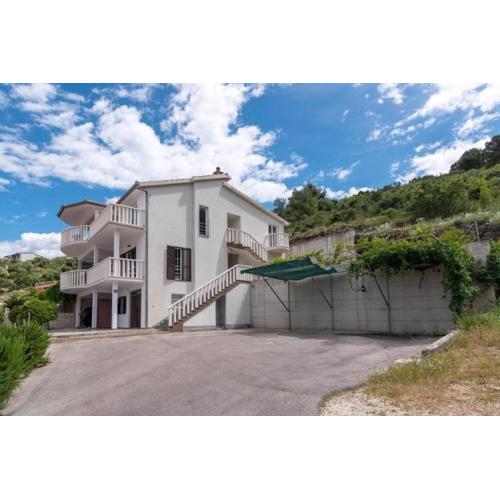 Apartments with a parking space Mastrinka, Ciovo - 23789