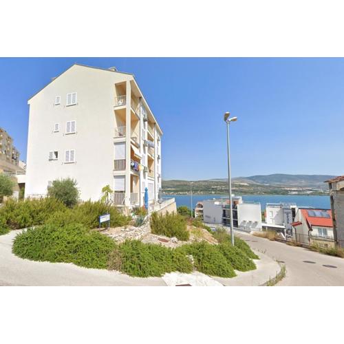 Apartments with a parking space Mastrinka, Ciovo - 24035