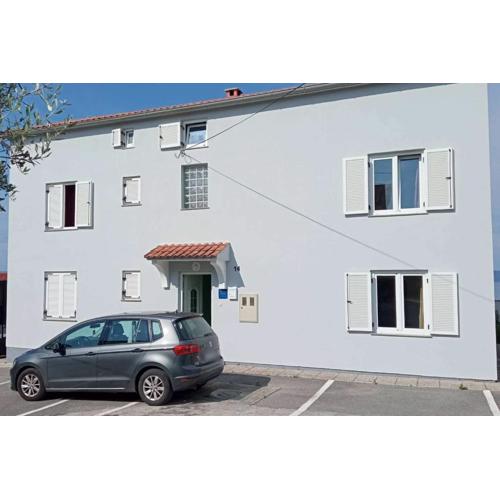Apartments with a parking space Njivice, Krk - 21773