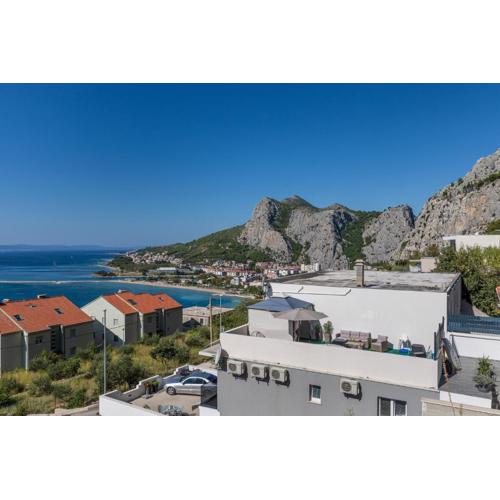 Apartments with a parking space Omis - 20689