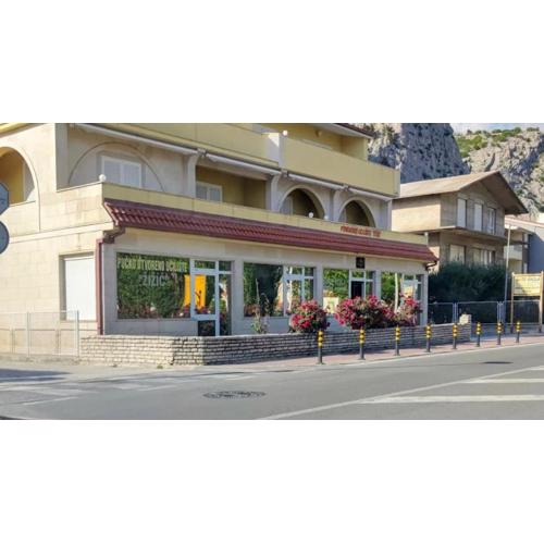 Apartments with a parking space Omis - 23341