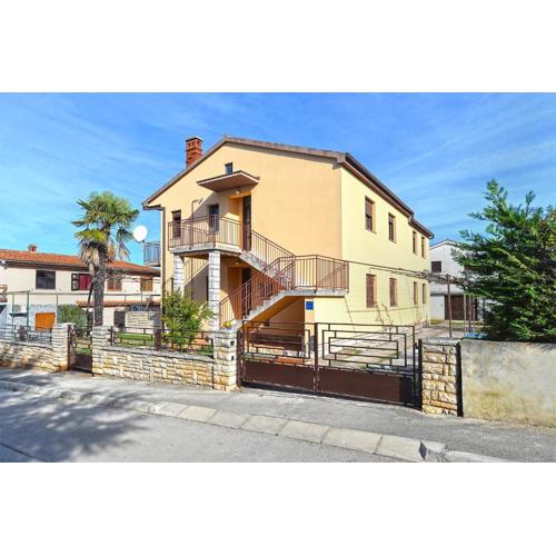 Apartments with a parking space Peroj, Fazana - 20731