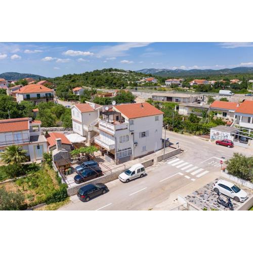 Apartments with a parking space Pirovac, Sibenik - 21008