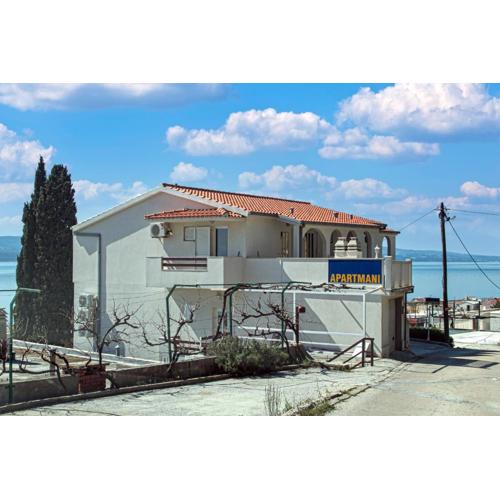Apartments with a parking space Pisak, Omis - 5975