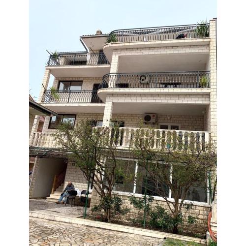 Apartments with a parking space Podstrana, Split - 23706