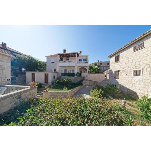 Apartments with a parking space Postira, Brac - 22159