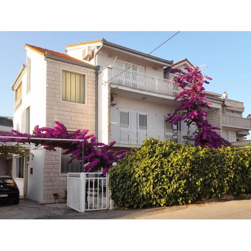 Apartments with a parking space Split - 22101