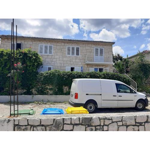 Apartments with a parking space Supetar, Brac - 23372