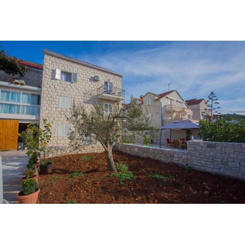 Apartments with a parking space Sutivan, Brac - 752