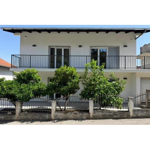 Apartments with a parking space Trogir - 23948
