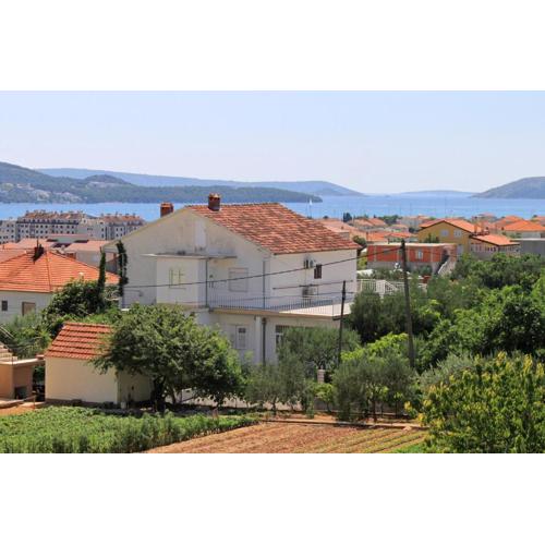 Apartments with a parking space Trogir - 9209