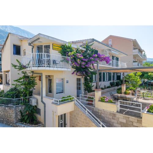 Apartments with a parking space Tucepi, Makarska - 6856