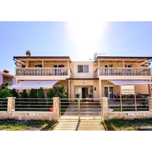 Apartments with a parking space Valbandon, Fazana - 23687