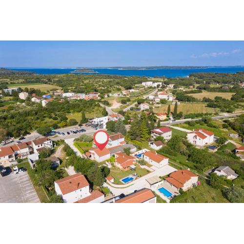 Apartments with a parking space Valbandon, Fazana - 7227