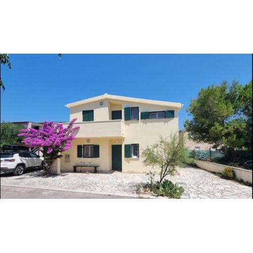 Apartments with a parking space Vir - 22958