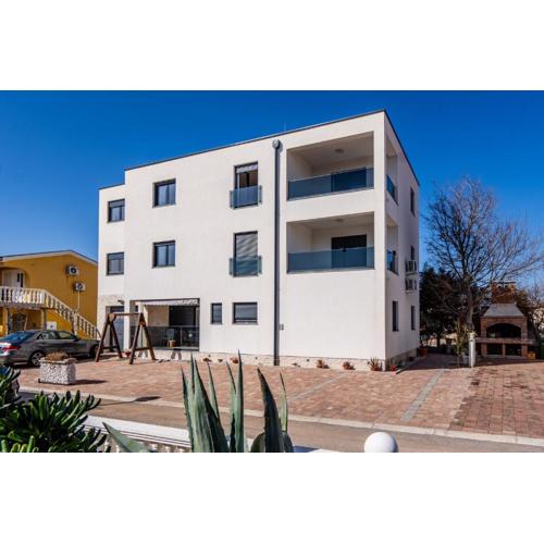 Apartments with a parking space Vir - 24111