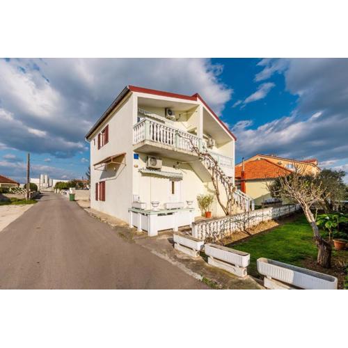 Apartments with a parking space Vrsi - Mulo, Zadar - 24353