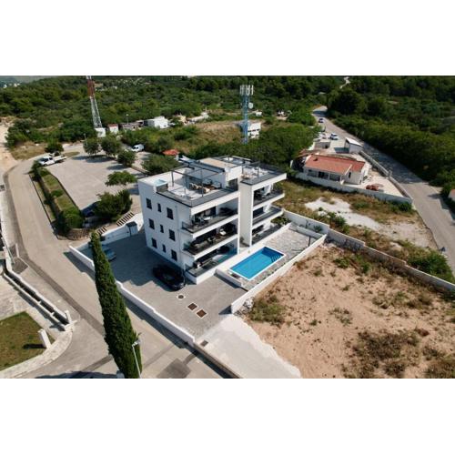 Apartments with a swimming pool Okrug Gornji, Ciovo - 23097