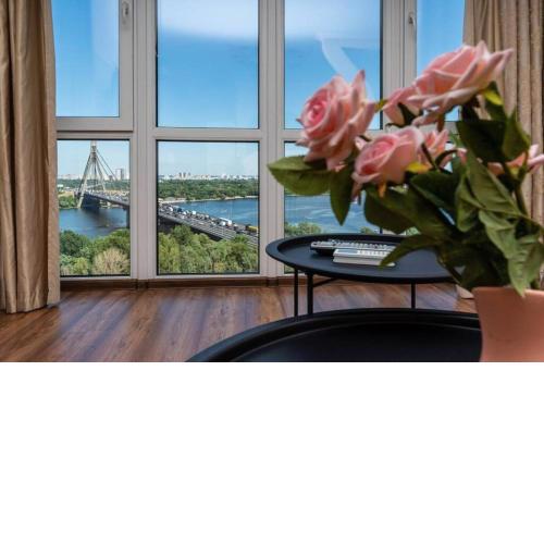 Apartments with crazy panoramic view of the Dniepr