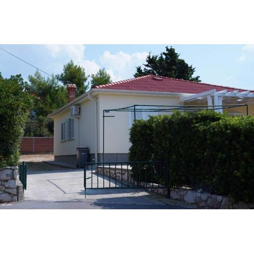 Apartments with parking spaces Barbat, Rab - 22361