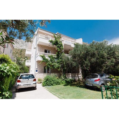 Apartments with parking spaces Duce, Omis - 2773