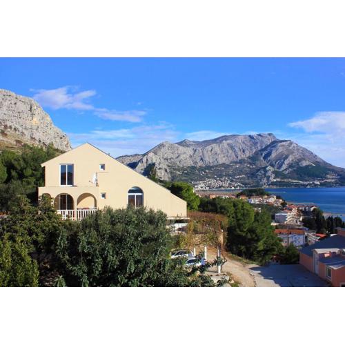 Apartments with parking spaces Duce, Omis - 4663